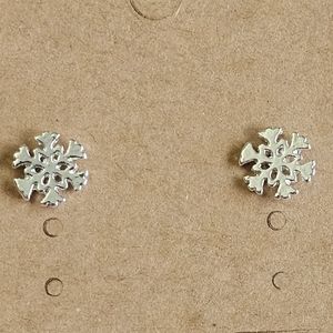 NWT Tiny Silvertone Snowflake Stud Earrings